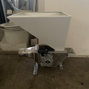 Regolatore con tramoggia
